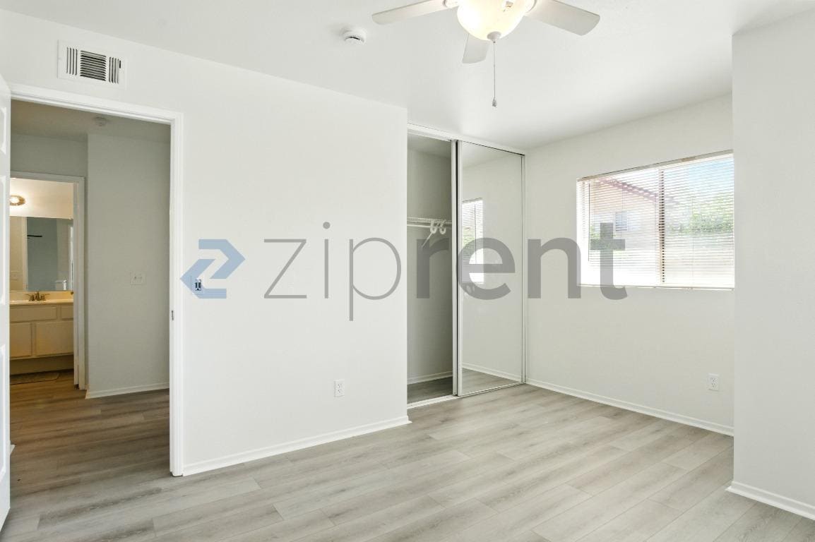 Building Photo - Unit