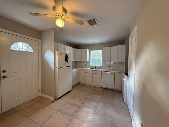 Building Photo - 960 NE Key Dr