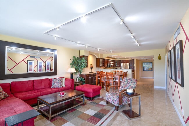 Building Photo - 2681 S Course Dr