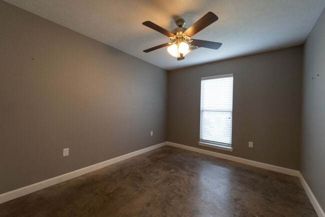 Building Photo - 1315 Alex St