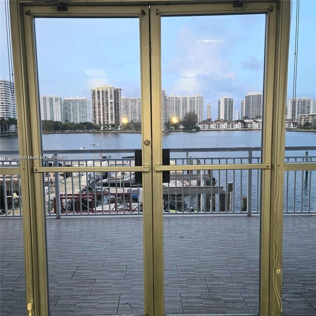 Building Photo - 18071 Biscayne Blvd