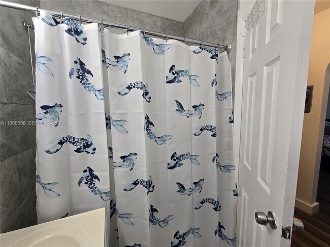 Building Photo - 2305 Monroe St