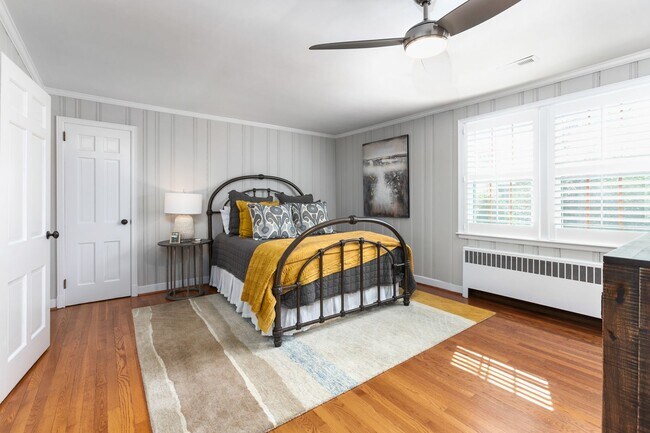 Building Photo - Stunning Irving Park 4 bedroom, 4 bathroom home in Greensboro!