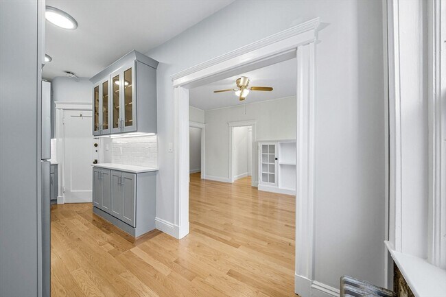 Building Photo - 4 Crawford St