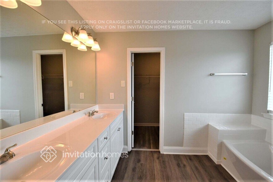 Building Photo - 541 Chaucer Way