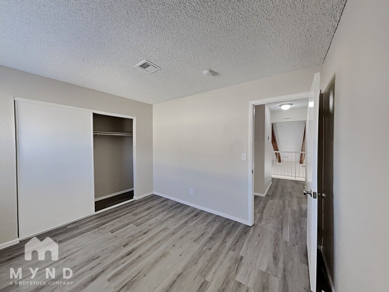 Building Photo - 6824 W Sheffield Dr