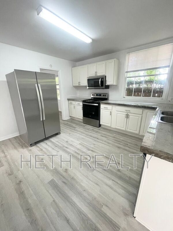 Building Photo - 1588 Hamilton Street