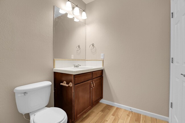 Building Photo - Amazing 5-bedroom, 3-bath, 2 car garage in...