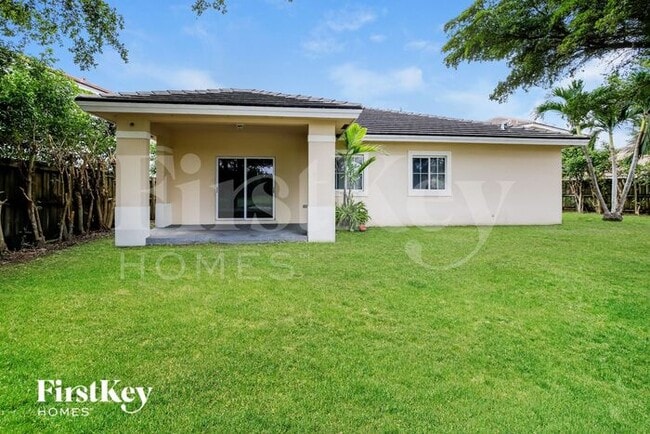 Building Photo - 665 SE 31st Ave