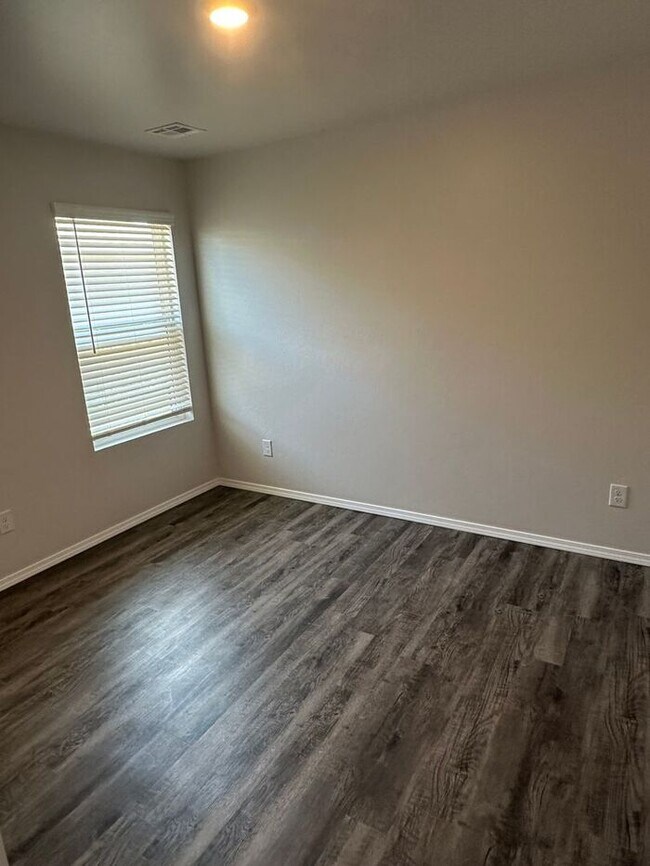 Building Photo - Now Available: Spacious 3-Bedroom, 2-Bath Home in Yukon—Don't Miss Out!