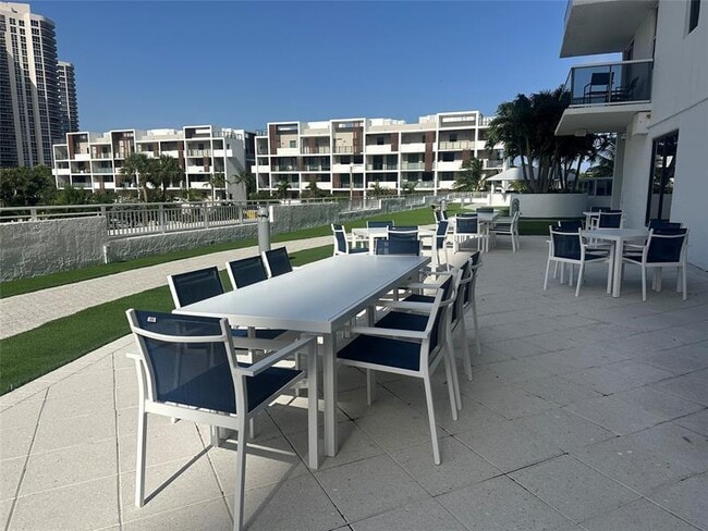 Building Photo - 3015 N Ocean Blvd