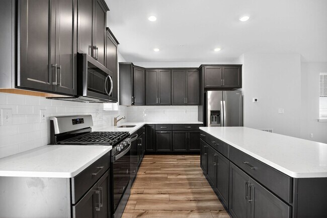 Building Photo - Beautiful 3 Bedroom, 2.5 Bath Bridgeport Townhome!