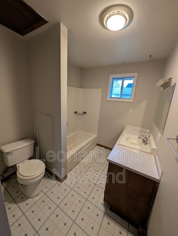 Building Photo - 6145 Frazeysburg Rd