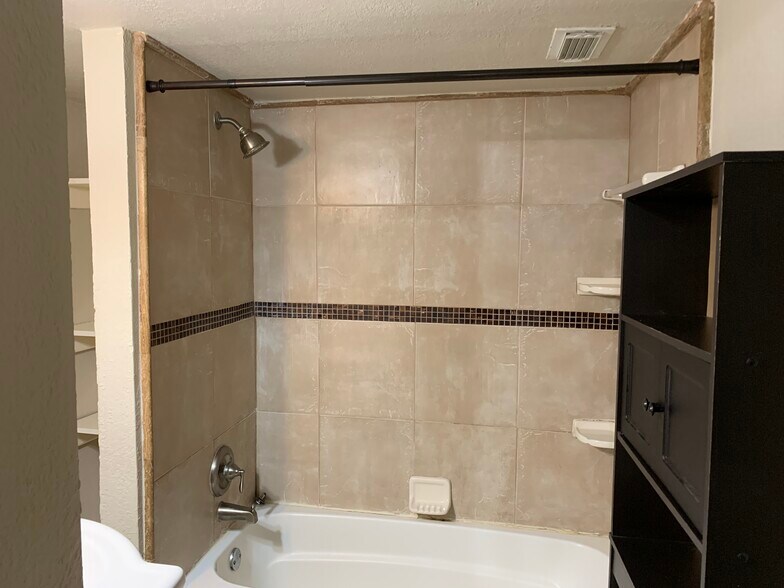 Master Bathroom - 816 1st St