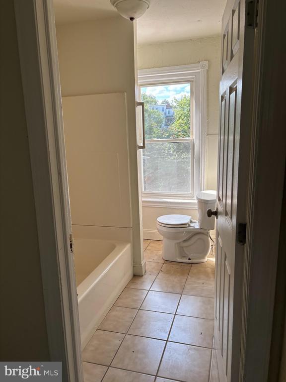 Building Photo - 616 E Moore St