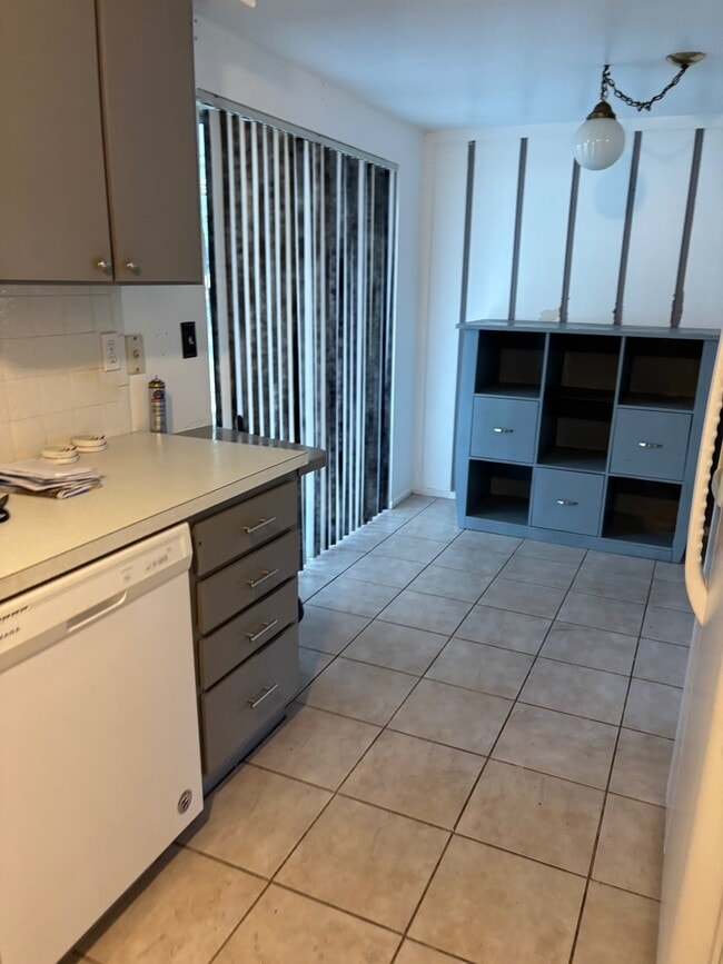 Building Photo - 12411 Partridge Hill Row