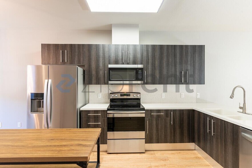 Building Photo - 7805 Cooper Ln