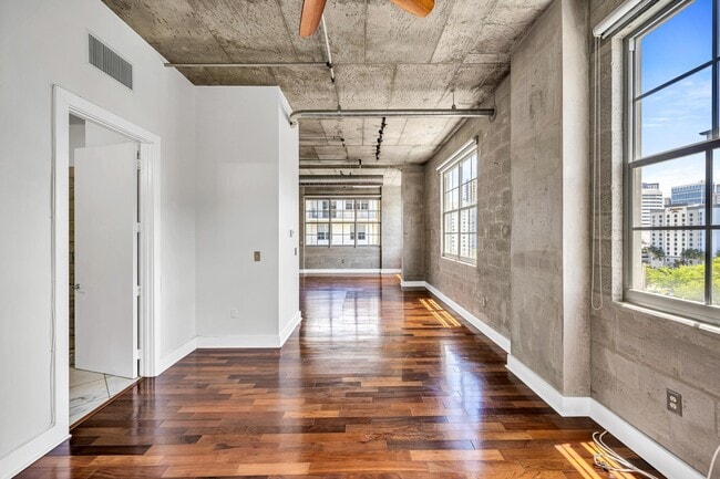 Building Photo - 411 NW 1st Ave