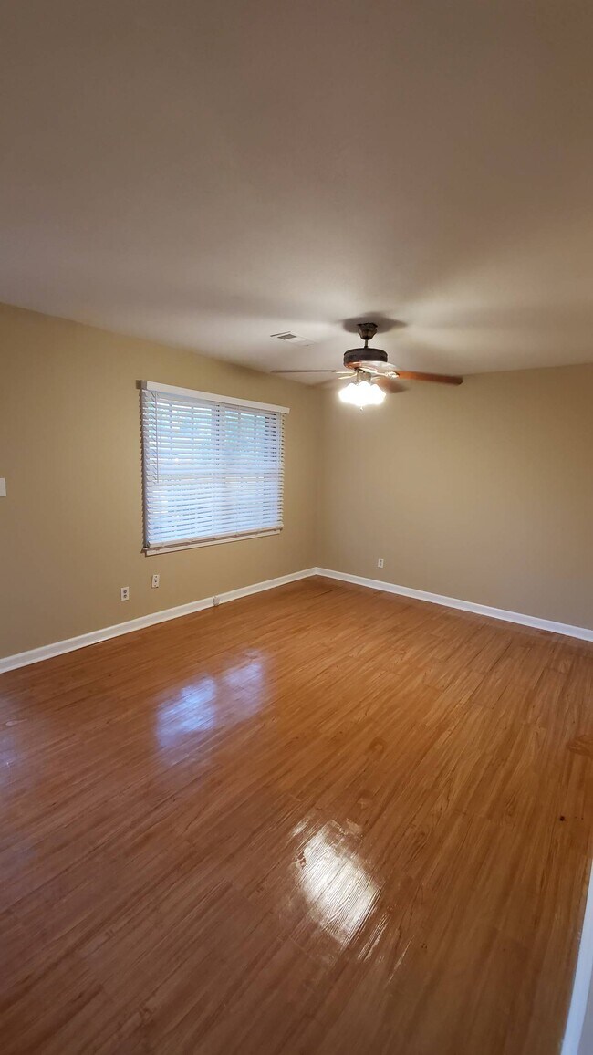 Building Photo - 1138 Perry Hill Rd