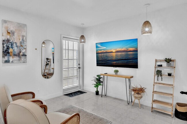 Building Photo - 1941 Washington St