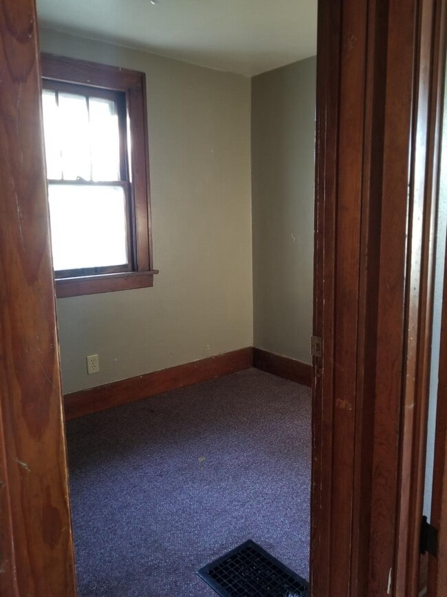 Building Photo - 119 Mohawk St