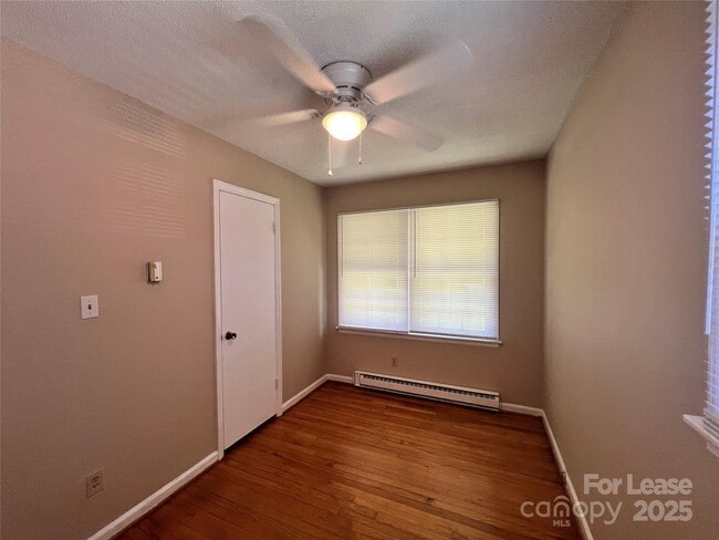 Building Photo - 821 Brookwood St