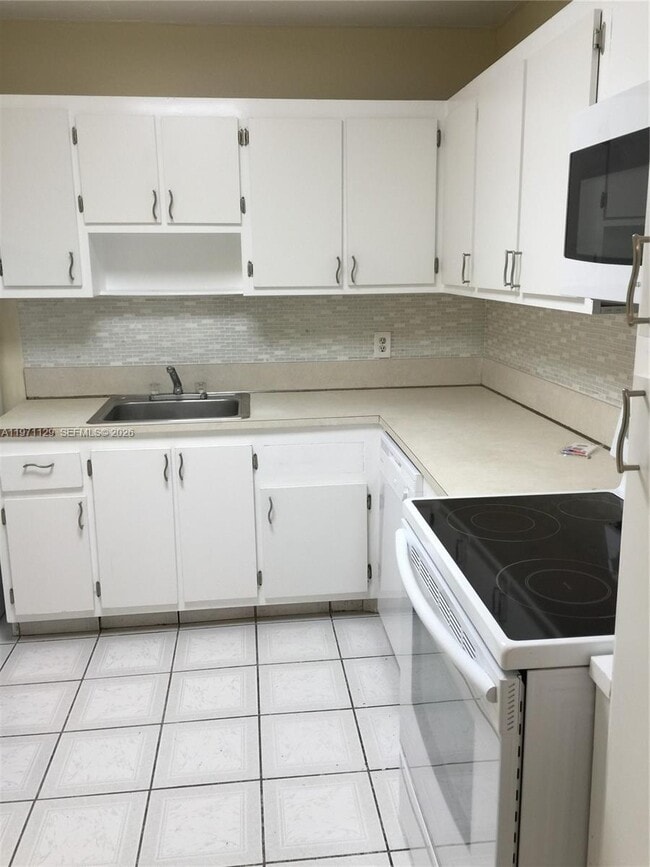 Building Photo - 2025 NE 164th St