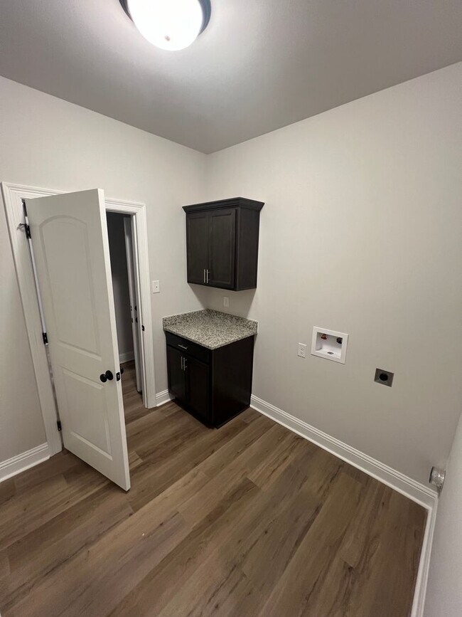 Building Photo - 17 Venecia Ct