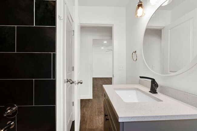 Building Photo - Stunning 3-Bedroom Home with Modern Upgrades in Tulsa