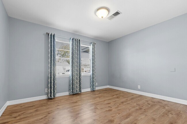 Building Photo - 1051 Ave A