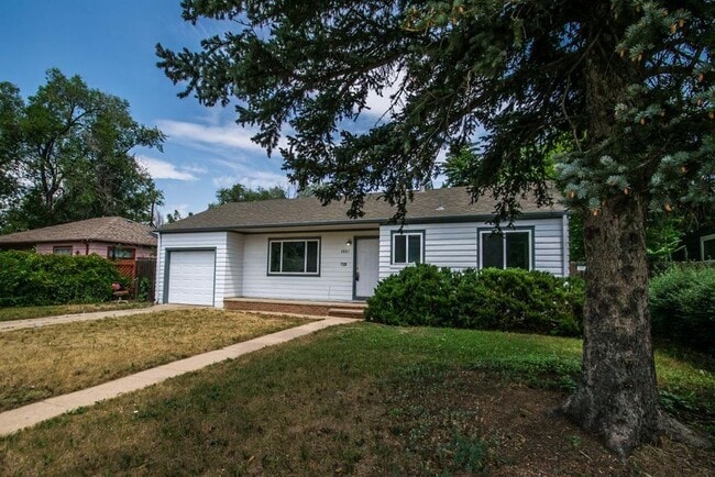 Building Photo - 2887 Moorhead Ave