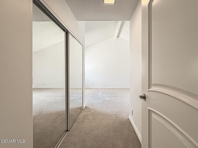 Building Photo - 576 Calle De Las Ovejas