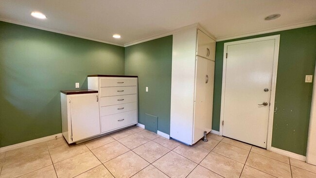 Building Photo - 3 Bdrm Detached Haome Available In Sought After La Mesa Neighborhood