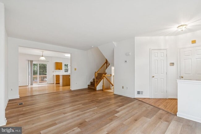 Building Photo - 46858 Lawnes Creek Terrace
