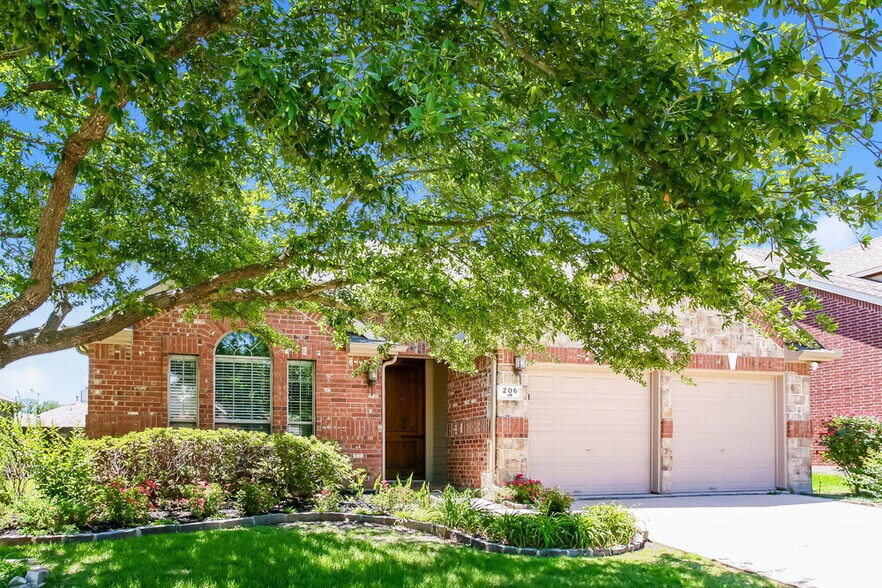 Building Photo - 206 Cox Dr