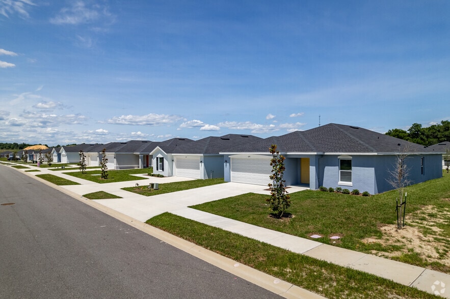 1252 Vanderway Ln Lady Lake, FL 32159 - The Groves at Lake Ella