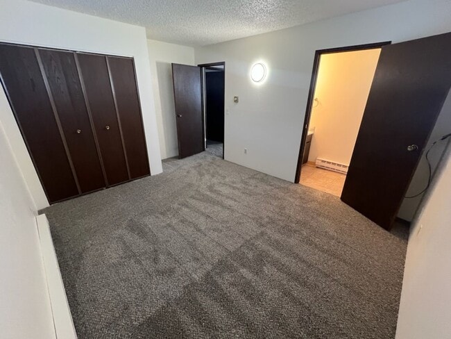 Building Photo - PET FRIEDNLY 2 BEDROOM APARTMENT AVAILABLE...
