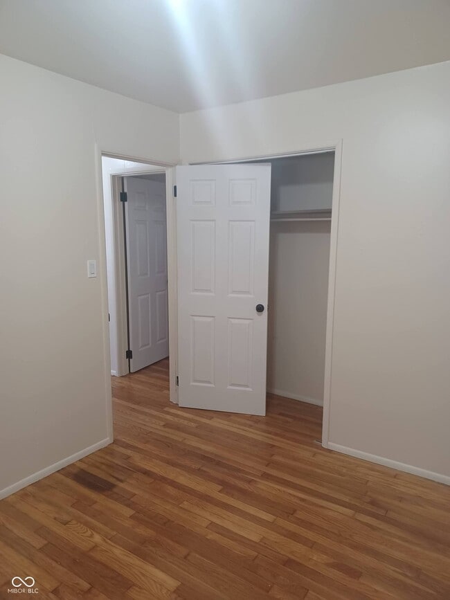 Building Photo - 33 S Post Rd