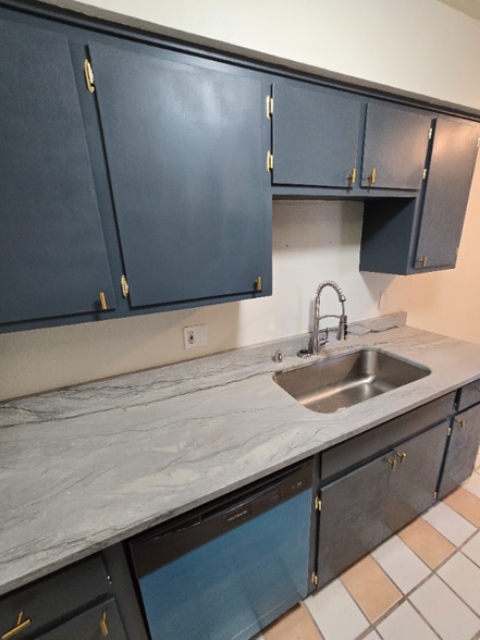 Building Photo - 142 Rhode Island St SE