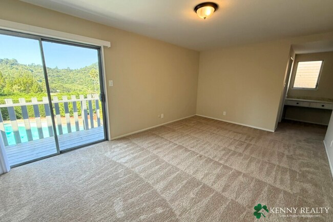 Building Photo - Large Updated 5 Bedroom Home in San Mateo ...