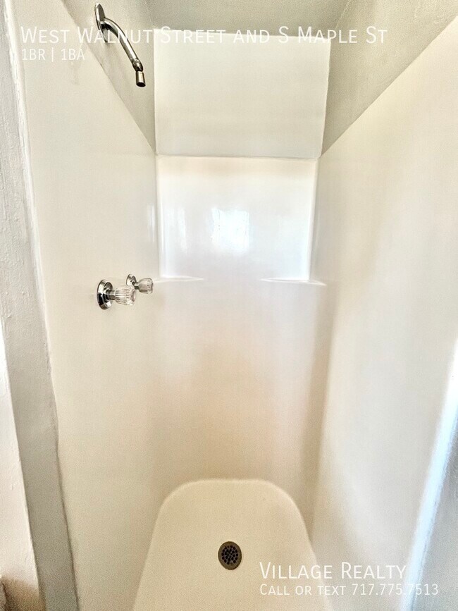 Building Photo - 86 W Walnut St