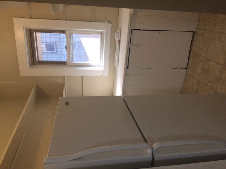 Building Photo - 98 Forest Hills St