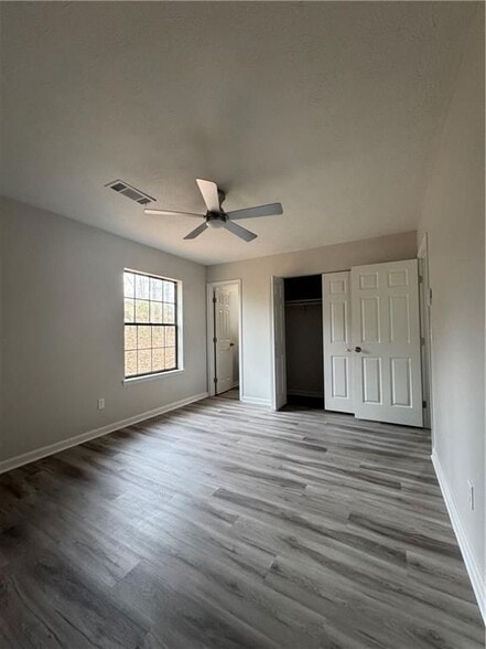 Building Photo - 3821 River Rd