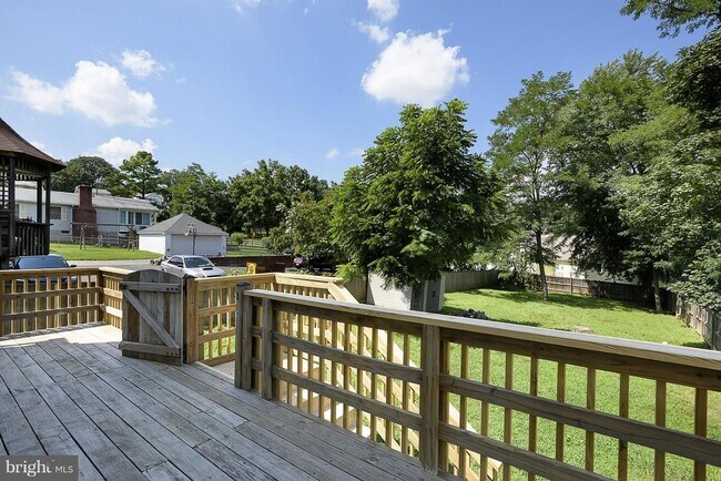 Building Photo - 611 Hilltop Rd