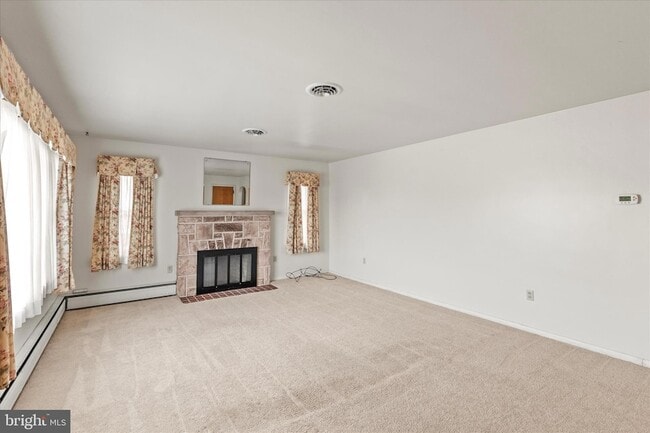 Building Photo - 1055 S Main St