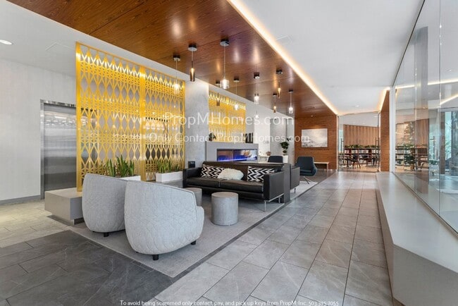 Building Photo - Luxurious Two Bedroom High-Rise Living at the Portland Plaza!