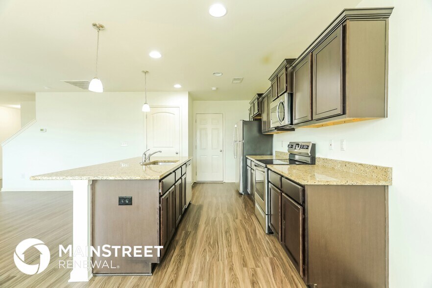 Building Photo - 940 Hawthorn Ln