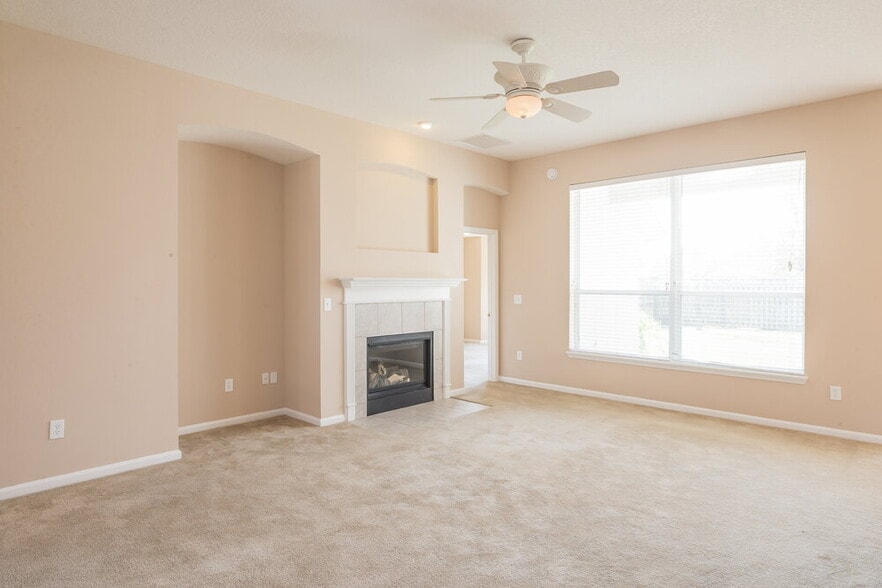 Building Photo - 744 Flowers St