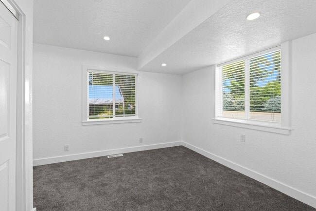 Building Photo - 14420 E Wellesley Ave