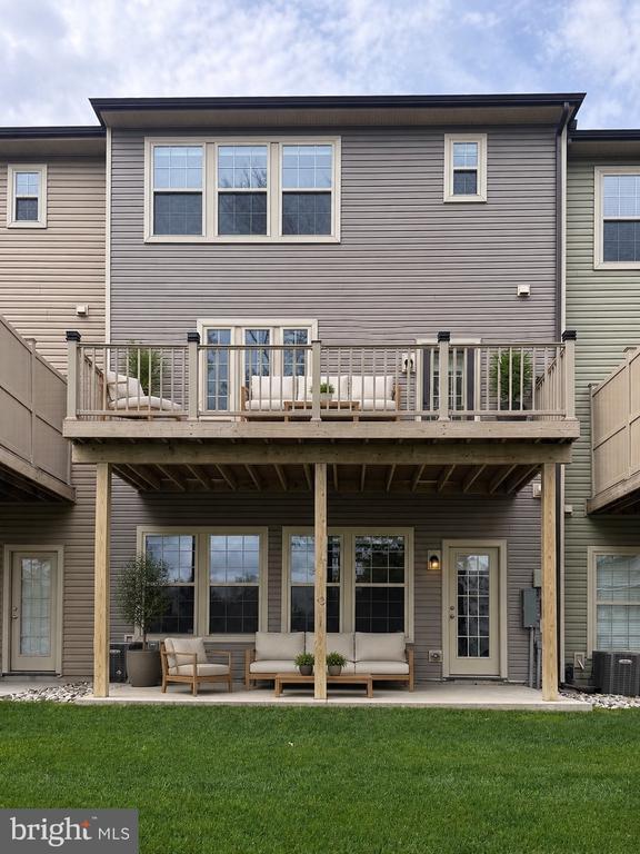 Building Photo - 484 Rowan St